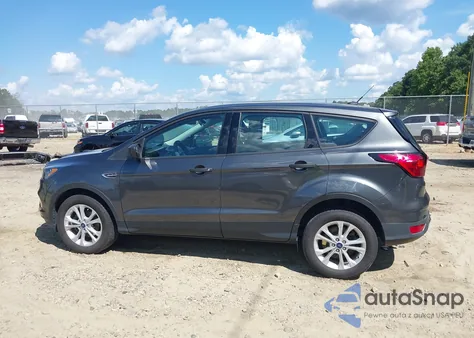 2019 Ford Escape S z USA, uszkodzony, nr VIN 1FMCU0F73KUB93922